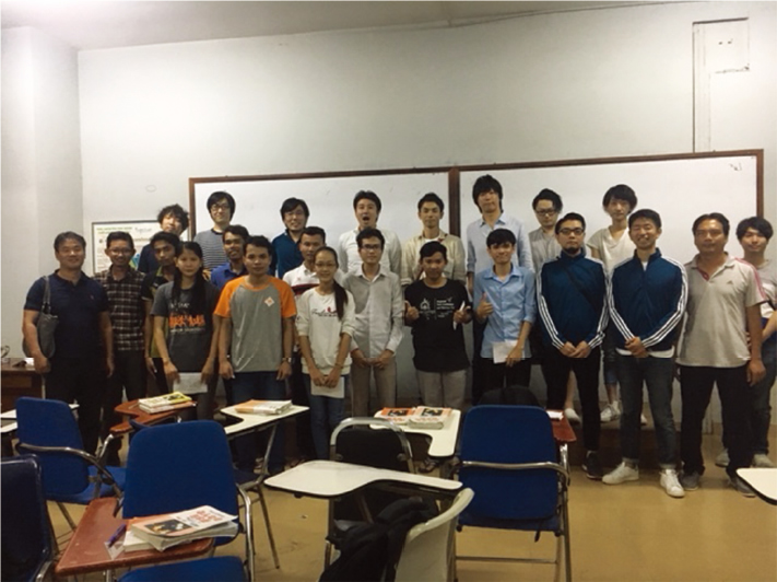 ITCの日本語クラスを卒業した生徒たちとの写真